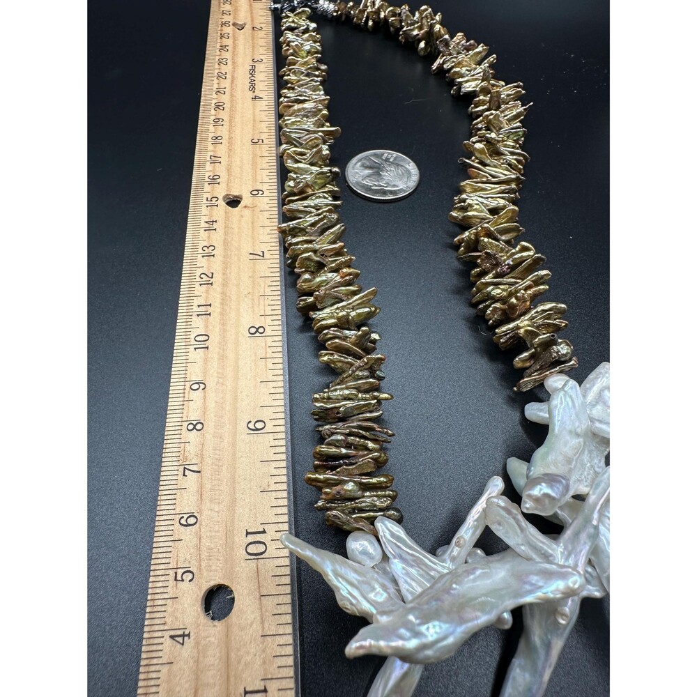 Green Biwa pearl necklace, textured white baroque choker, bronze toggle clasp - Picture 16 of 16